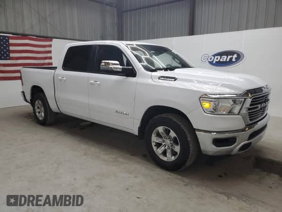 2024 Ram 1500 Laramie z VIN 1C6RREJT4RN220011, wystawiony jako Copart lot #69116525 z przebiegiem 46 649 mil mil oraz Czysty tytuł • Clean title. Historia ofert i sprzedaży dostępna na DreamBid. Obrazek 4.