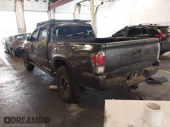2023 Toyota Tacoma SR5 z VIN 3TMDZ5BN0PM147102, wystawiony jako IAAI lot #43200341 z przebiegiem Nie podano mil oraz . Historia ofert i sprzedaży dostępna na DreamBid. Obrazek 3.
