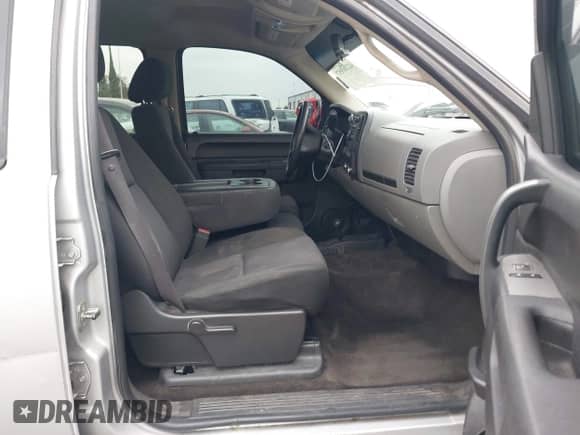 2011 Chevrolet Silverado 1500 LS z VIN 3GCPKREA4BG390355, wystawiony jako IAAI lot #42206957 z przebiegiem 153 766 mil mil oraz . Historia ofert i sprzedaży dostępna na DreamBid. Obrazek 5.