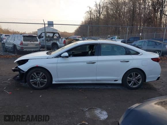 2018 Hyundai Sonata Limited с VIN 5NPE34AF3JH727810, выставлен на аукционе IAAI как лот 41145467 с пробегом 77 711 миль миль и . История ставок и продаж доступна на DreamBid. Изображение 14.