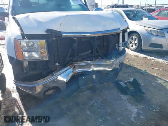 2008 GMC Sierra 1500 Work Truck z VIN 1GTEC14X48Z197093, wystawiony jako IAAI lot #41413657 z przebiegiem 67 819 mil mil oraz . Historia ofert i sprzedaży dostępna na DreamBid. Obrazek 6.