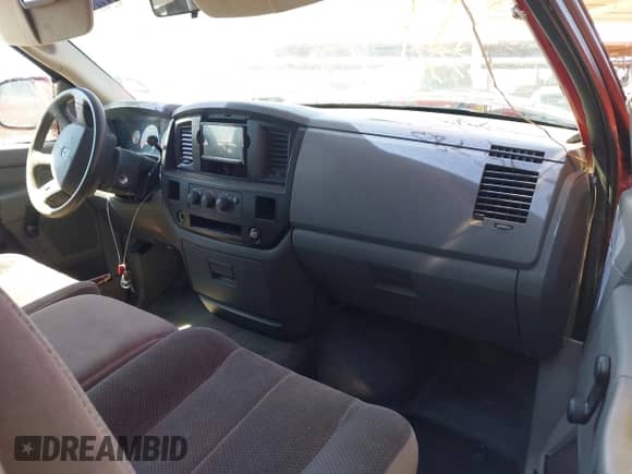 2008 Dodge 1500 ST z VIN 1D7HA16K58J147103, wystawiony jako IAAI lot #42467862 z przebiegiem 227 094 mil mil oraz . Historia ofert i sprzedaży dostępna na DreamBid. Obrazek 8.