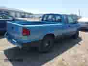 1996 Chevrolet S-10 LS z VIN 1GCCS19X8TK187767, wystawiony jako IAAI lot #42280787 z przebiegiem 144 507 mil mil oraz . Historia ofert i sprzedaży dostępna na DreamBid. Obrazek 4.