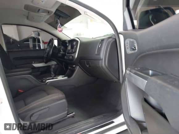 2019 Chevrolet Colorado 4WD LT z VIN 1GCGTCEN0K1275182, wystawiony jako IAAI lot #43240132 z przebiegiem 69 939 mil mil oraz . Historia ofert i sprzedaży dostępna na DreamBid. Obrazek 5.