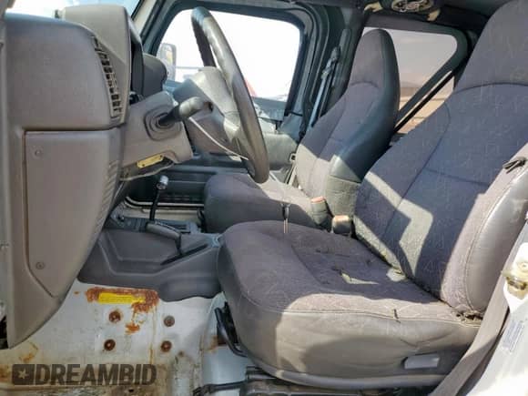 2001 Jeep Wrangler Sport с VIN 1J4FA49S01P305620, выставлен на аукционе Copart как лот 85516025 с пробегом Не указан миль и Списание • Salvage title. История ставок и продаж доступна на DreamBid. Изображение 7.