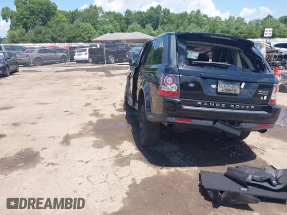 2011 Land Rover Range Rover Sport SC with VIN SALSH2E43BA283377, listed as a IAAI auction lot 42611414 with 107,000 mi miles and . Bid and sale history available at DreamBid. Image 3.