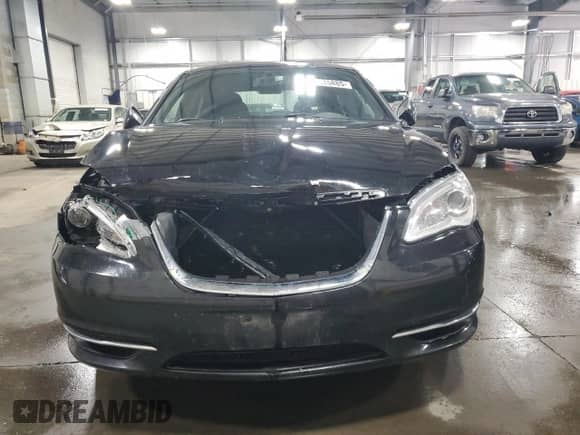 2014 Chrysler 200 LX с VIN 1C3CCBAG9EN137223, выставлен на аукционе Copart как лот 55635885 с пробегом 154 488 миль миль и Списание • Salvage title. История ставок и продаж доступна на DreamBid. Изображение 5.