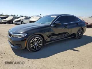 2022 BMW 3 Series 330e с VIN 3MW5P7J00N8C57775, выставлен на аукционе Copart как лот 64281285 с пробегом 39 689 миль миль и Списание • Salvage title. История ставок и продаж доступна на DreamBid. Изображение 1.