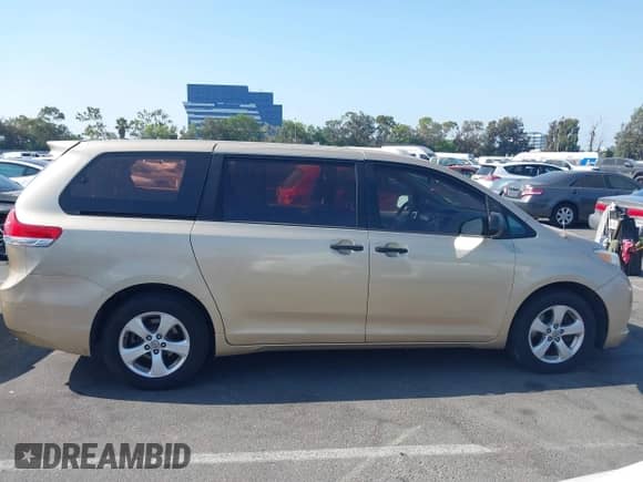 2012 Toyota Sienna с VIN 5TDKA3DC4CS016232, выставлен на аукционе IAAI как лот 42962345 с пробегом 228 513 миль миль и . История ставок и продаж доступна на DreamBid. Изображение 13.