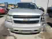 2009 Chevrolet Suburban 1LT z VIN 1GNFC26029R211530, wystawiony jako Copart lot #75316844 z przebiegiem Nie podano mil oraz Szkoda całkowita • Salvage title. Historia ofert i sprzedaży dostępna na DreamBid. Obrazek 5.