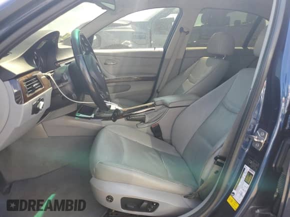 2011 BMW 3 Series 328i z VIN WBAPH7G51BNN02875, wystawiony jako Copart lot #71046565 z przebiegiem Nie podano mil oraz Szkoda całkowita • Salvage title. Historia ofert i sprzedaży dostępna na DreamBid. Obrazek 7.