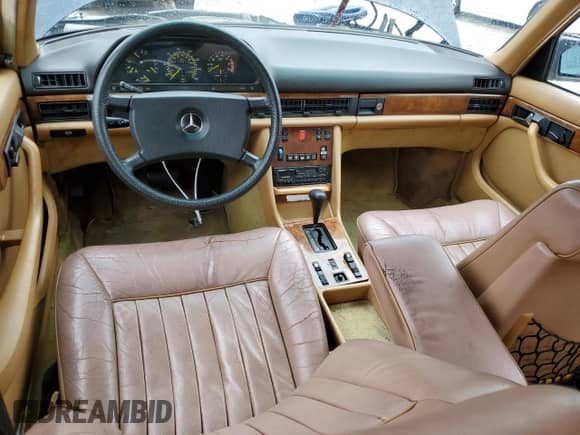 1983 Mercedes-Benz 380 z VIN WDBCA33A4DB037898, wystawiony jako Copart lot #42006455 z przebiegiem 213 018 mil mil oraz Czysty tytuł • Clean title. Historia ofert i sprzedaży dostępna na DreamBid. Obrazek 8.
