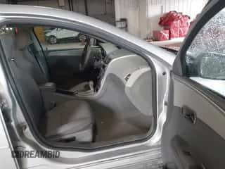 2010 Chevrolet Malibu 1FL z VIN 1G1ZA5E00AF244796, wystawiony jako IAAI lot #43290010 z przebiegiem 127 256 mil mil oraz . Historia ofert i sprzedaży dostępna na DreamBid. Obrazek 5.