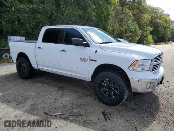 2015 Ram 1500 Outdoorsman z VIN 1C6RR7LM9FS603800, wystawiony jako Copart lot #80339815 z przebiegiem 94 721 mil mil oraz Czysty tytuł • Clean title. Historia ofert i sprzedaży dostępna na DreamBid. Obrazek 4.
