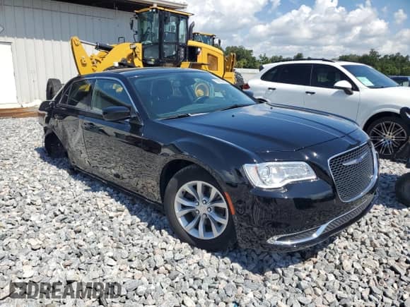 2020 Chrysler 300 Touring z VIN 2C3CCAAGXLH209272, wystawiony jako Copart lot #65995895 z przebiegiem 26 764 mil mil oraz Nie do naprawy • Non repairable. Historia ofert i sprzedaży dostępna na DreamBid. Obrazek 4.