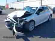 2020 Toyota Camry Hybrid XLE z VIN 4T1F31AK1LU541672, wystawiony jako IAAI lot #43125531 z przebiegiem 207 911 mil mil oraz . Historia ofert i sprzedaży dostępna na DreamBid. Obrazek 17.