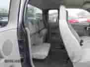 2007 Chevrolet Colorado 1LT z VIN 1GCCS199578140507, wystawiony jako IAAI lot #41518553 z przebiegiem 155 550 mil mil oraz . Historia ofert i sprzedaży dostępna na DreamBid. Obrazek 8.