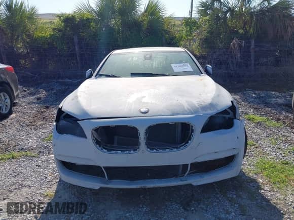 2013 BMW 7 Series 750Li с VIN WBAYE8C50DD133041, выставлен на аукционе IAAI как лот 42280002 с пробегом Не указан миль и . История ставок и продаж доступна на DreamBid. Изображение 13.