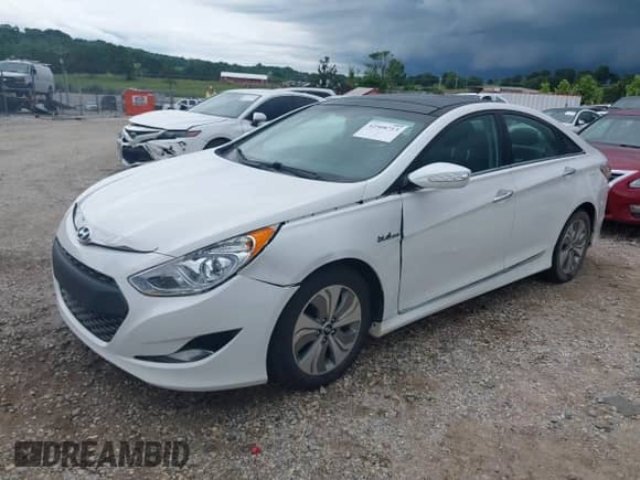 2015 Hyundai Sonata с VIN KMHEC4A46FA136833, выставлен на аукционе IAAI как лот 42508713 с пробегом 166 349 миль миль и . История ставок и продаж доступна на DreamBid. Изображение 2.