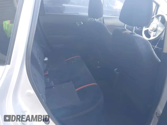 2015 Nissan Note SV z VIN 3N1CE2CP0FL384167, wystawiony jako IAAI lot #41653637 z przebiegiem 117 404 mil mil oraz . Historia ofert i sprzedaży dostępna na DreamBid. Obrazek 8.