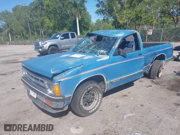 1993 Chevrolet S-10 EL с VIN 1GCCS14A8P8187628, выставлен на аукционе IAAI как лот 41787335 с пробегом 212 563 миль миль и . История ставок и продаж доступна на DreamBid. Изображение 2.