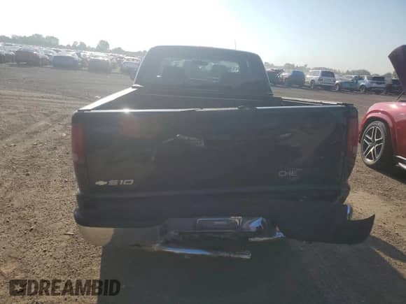 2003 Chevrolet S-10 LS with VIN 1GCCS19X138238748, listed as a Copart auction lot 68881305 with 153,903 mi miles and Salvage title. Bid and sale history available at DreamBid. Image 6.