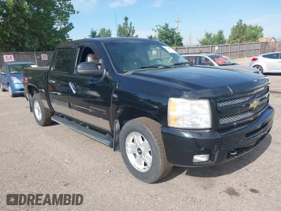 2011 Chevrolet Silverado 1500 LTZ z VIN 3GCPKTE25BG142685, wystawiony jako IAAI lot #42784503 z przebiegiem 220 002 mil mil oraz . Historia ofert i sprzedaży dostępna na DreamBid. Obrazek 1.