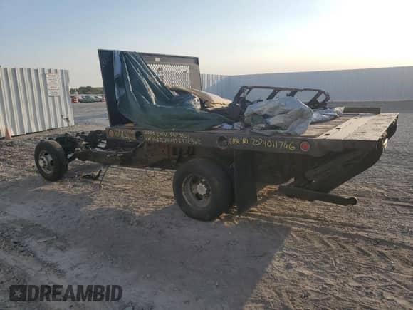 2005 Chevrolet Silverado 3500 с VIN 1GBJC34U05E272962, выставлен на аукционе Copart как лот 75013034 с пробегом Не указан миль и На запчасти • Non repairable. История ставок и продаж доступна на DreamBid. Изображение 2.