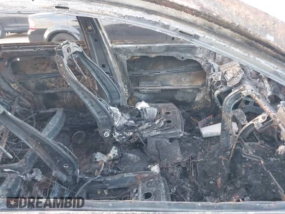 2016 Kia Sorento EX z VIN 5XYPHDA1XGG018774, wystawiony jako IAAI lot #43345332 z przebiegiem Nie podano mil oraz . Historia ofert i sprzedaży dostępna na DreamBid. Obrazek 5.