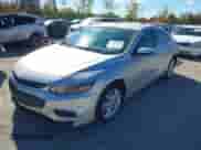 2018 Chevrolet Malibu LT z VIN 1G1ZD5STXJF268187, wystawiony jako IAAI lot #43439529 z przebiegiem 97 042 mil mil oraz . Historia ofert i sprzedaży dostępna na DreamBid. Obrazek 18.