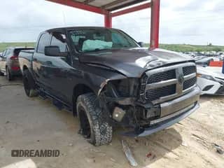 2019 Ram 1500 Express z VIN 1C6RR7KT6KS599949, wystawiony jako IAAI lot #42434530 z przebiegiem 63 163 mil mil oraz . Historia ofert i sprzedaży dostępna na DreamBid. Obrazek 1.