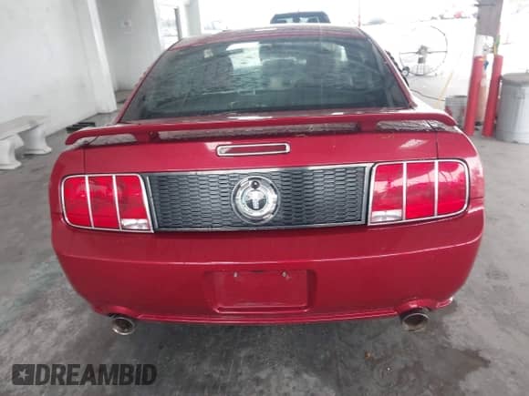 2006 Ford Mustang GT Deluxe z VIN 1ZVFT82H765156662, wystawiony jako IAAI lot #43391359 z przebiegiem 62 554 mil mil oraz . Historia ofert i sprzedaży dostępna na DreamBid. Obrazek 17.