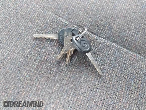 2000 Chevrolet Silverado 1500 с VIN 1GCEK14V0YE284546, выставлен на аукционе IAAI как лот 43585222 с пробегом 117 069 миль миль и . История ставок и продаж доступна на DreamBid. Изображение 11.