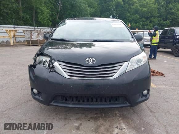 2012 Toyota Sienna XLE z VIN 5TDDK3DC9CS031735, wystawiony jako IAAI lot #42553720 z przebiegiem 286 348 mil mil oraz . Historia ofert i sprzedaży dostępna na DreamBid. Obrazek 12.