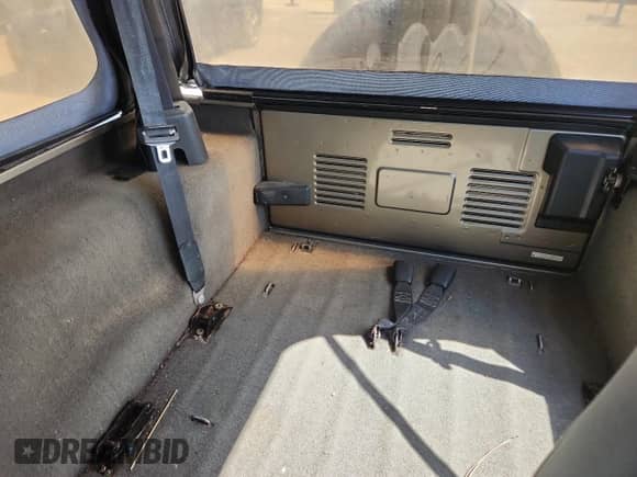 2003 Jeep Wrangler Rubicon с VIN 1J4FA69S13P310131, выставлен на аукционе Copart как лот 59139025 с пробегом 260 349 миль миль и Списание • Salvage title. История ставок и продаж доступна на DreamBid. Изображение 10.