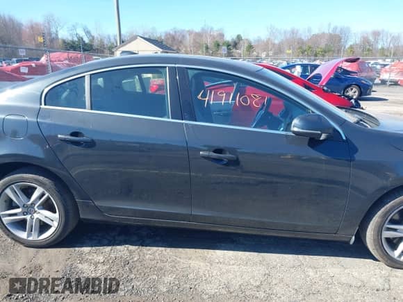 2015 Volvo S60 T5 Premier с VIN YV1612TB3F2315107, выставлен на аукционе IAAI как лот 41911081 с пробегом 121 149 миль миль и . История ставок и продаж доступна на DreamBid. Изображение 14.