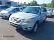 2010 Hyundai Santa Fe SE z VIN 5NMSH4AG2AH395868, wystawiony jako IAAI lot #42900440 z przebiegiem 286 204 mil mil oraz . Historia ofert i sprzedaży dostępna na DreamBid. Obrazek 2.