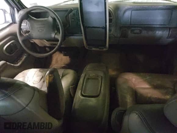 1997 Chevrolet Suburban с VIN 1GNEC16R1VJ352537, выставлен на аукционе Copart как лот 74200024 с пробегом Не указан миль и На запчасти • Non repairable. История ставок и продаж доступна на DreamBid. Изображение 8.