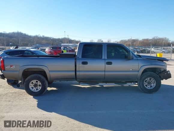 2006 Chevrolet Silverado 3500 SRW Wrk Trk с VIN 1GCHK33DX6F235816, выставлен на аукционе IAAI как лот 41588075 с пробегом 232 815 миль миль и . История ставок и продаж доступна на DreamBid. Изображение 14.