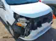 2015 Chevrolet City Express Cargo LS z VIN 3N63M0YN8FK725295, wystawiony jako IAAI lot #42968136 z przebiegiem 57 318 mil mil oraz . Historia ofert i sprzedaży dostępna na DreamBid. Obrazek 12.