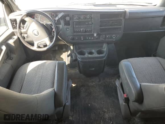 2017 Chevrolet Express Cargo с VIN 1GCWGBFF3H1119406, выставлен на аукционе Copart как лот 70923085 с пробегом 240 382 миль миль и Списание • Salvage title. История ставок и продаж доступна на DreamBid. Изображение 8.