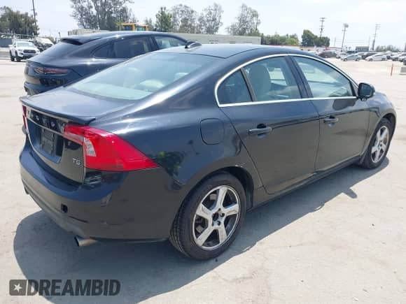 2012 Volvo S60 T5 с VIN YV1622FS7C2116145, выставлен на аукционе IAAI как лот 42560076 с пробегом 91 493 миль миль и . История ставок и продаж доступна на DreamBid. Изображение 4.