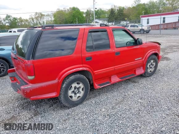 2004 Chevrolet Blazer LS with VIN 1GNDT13X64K127182, listed as a IAAI auction lot 42188177 with 135,946 mi miles and . Bid and sale history available at DreamBid. Image 4.