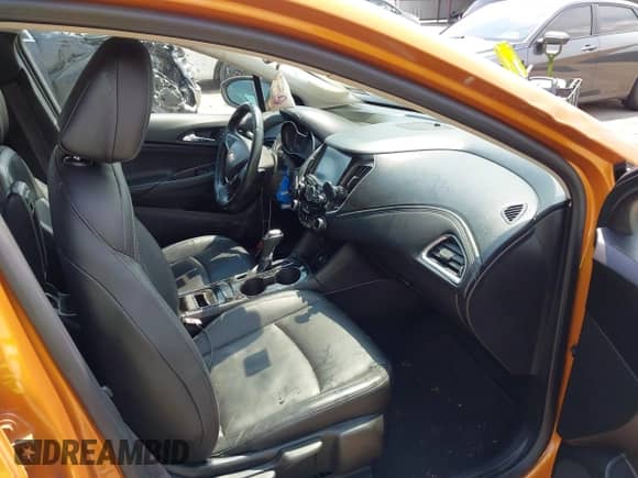 2017 Chevrolet Cruze Premier с VIN 3G1BF6SM9HS581554, выставлен на аукционе IAAI как лот 43038185 с пробегом Не указан миль и . История ставок и продаж доступна на DreamBid. Изображение 5.