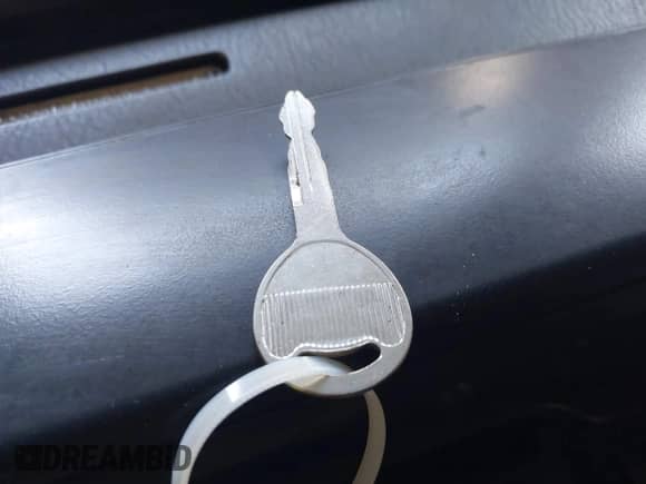 2000 Jeep Wrangler Sport z VIN 1J4FA49S9YP731865, wystawiony jako IAAI lot #43035939 z przebiegiem 221 606 mil mil oraz . Historia ofert i sprzedaży dostępna na DreamBid. Obrazek 11.