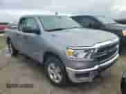 2023 Ram 1500 Big Horn z VIN 1C6RREBG3PN573970, wystawiony jako Copart lot #76163154 z przebiegiem 4 318 mil mil oraz Nie do naprawy • Non repairable. Historia ofert i sprzedaży dostępna na DreamBid. Obrazek 4.