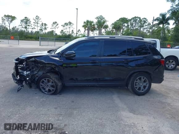 2024 Honda Passport TrailSport with VIN 5FNYF8H6XRB000224, listed as a IAAI auction lot 42350075 with 43,937 mi miles and . Bid and sale history available at DreamBid. Image 15.