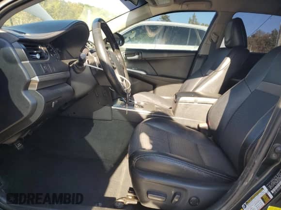 2013 Toyota Camry SE z VIN 4T1BF1FK0DU267946, wystawiony jako Copart lot #85169545 z przebiegiem Nie podano mil oraz Szkoda całkowita • Salvage title. Historia ofert i sprzedaży dostępna na DreamBid. Obrazek 7.