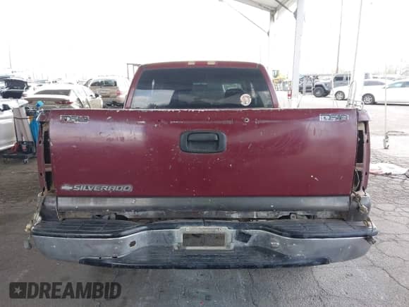 2000 Chevrolet Silverado 1500 LS z VIN 2GCEC19V9Y1232713, wystawiony jako IAAI lot #41916853 z przebiegiem 82 761 mil mil oraz . Historia ofert i sprzedaży dostępna na DreamBid. Obrazek 17.