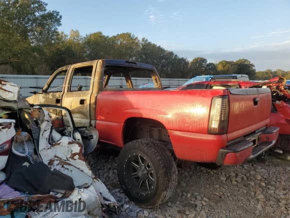 2002 Chevrolet Silverado 2500HD LS с VIN 1GCHK23122F167117, выставлен на аукционе Copart как лот 77560684 с пробегом Не указан миль и На запчасти • Non repairable. История ставок и продаж доступна на DreamBid. Изображение 2.